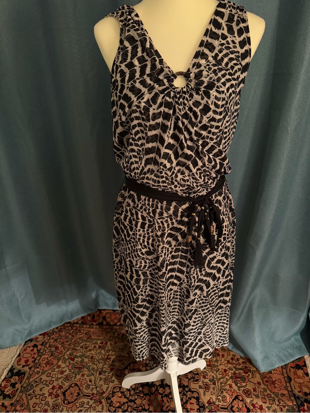 Chic St John Sport Sleeveless Midi Dress with Ring-Front Detail